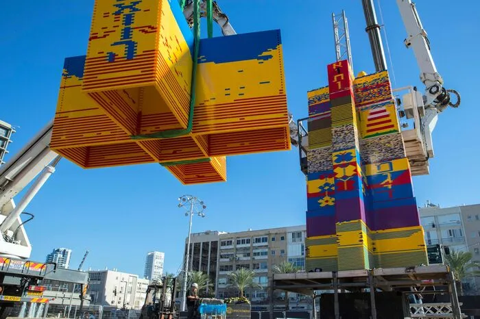 Bisher liegt der Rekord des höchsten Lego-Turms laut dem Guinnessbuch der Rekorde bei 35,05 Metern.