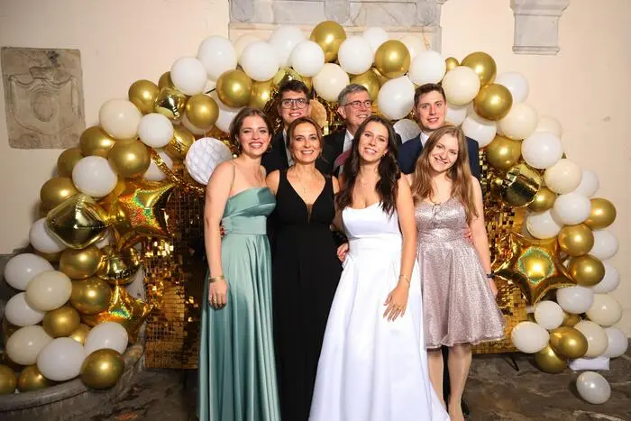 Bitte klicken Sie sich durch die Ballfotos!