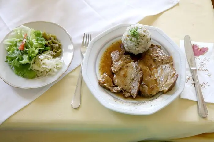 Ob Schweinsbraten, Wiener Schnitzel oder Jägerrostbraten: Da war für jeden etwas Gschmackiges dabei. 