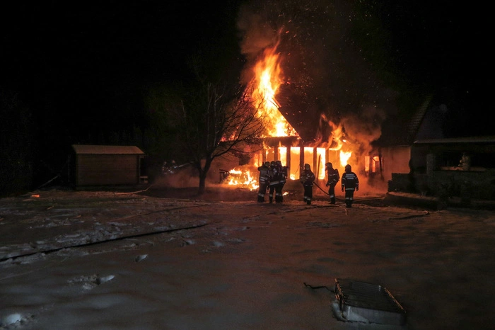 Die Ursache für das Feuer muss noch geklärt werden.