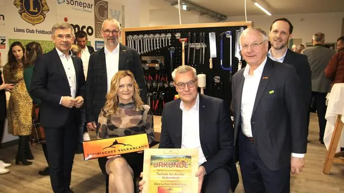 Auf Initiative von elf Unternehmen wurde der Verein „Technik für Kinder Vulkanland“ gegründet, der nun das Haus der Technik in Feldbach betreibt. Kürzlich feierte es seine Eröffnung. Im Bild: Regionsvorsitzender Franz Fartek, Regionalmanagement-Geschäftsführer Michael Fend, Silvia Reindl, Josef Dietl, Vulkanlandobmann Josef Ober und Bernd Gerstl (v.l.)