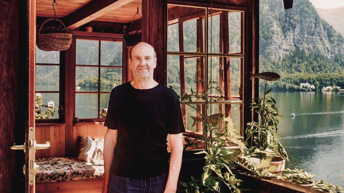 Friedrich Idam in seinem Garten hoch über dem See: „Hallstatt wird immer mehr zum leeren Schneckenhaus“
