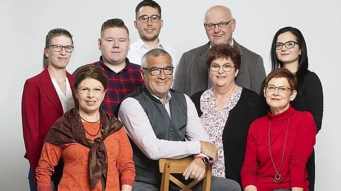 Bürgermeister Erwin Hinterdorfer (vorne) mit seiner SPÖ-Gruppe