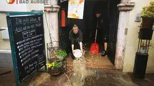 Zahlreiche Räumlichkeiten stehen unter Wasser