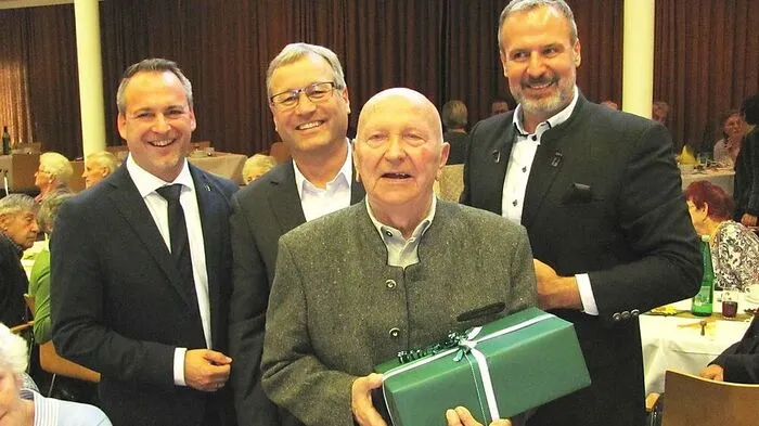 Othmar Vallant (93) wurde geehrt