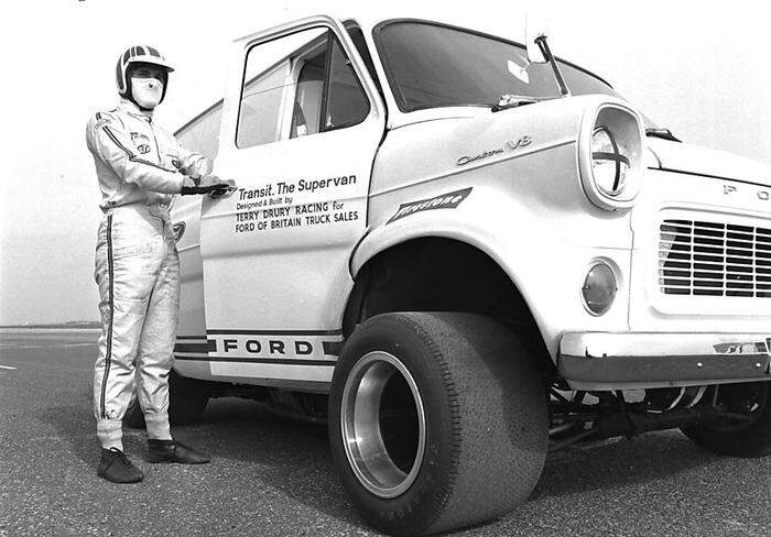 Eilzustellung: Der Supervan mit einem Topspeed von knapp 250 km/h war kein echter Transit. Nur dessen Hülle, montiert auf das Chassis eines Ford GT 40 FORD