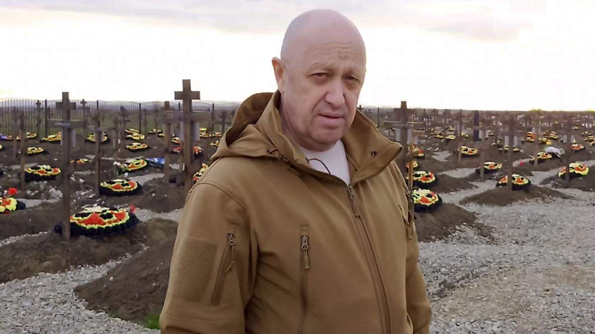 Jewgeni Prigoschin auf einem Gräberfeld gefallener Söldner in der Krasnodar-Region in Russland