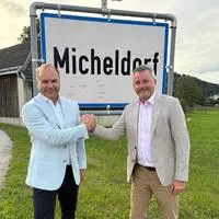 Markus Müller (links) mit dem SPÖ-Bezirksparteivorsitzenden Günter Leikam