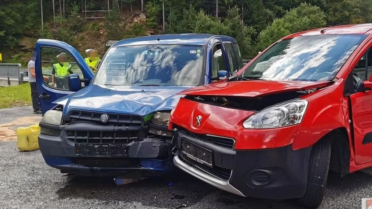 Ein Pkw-Lenker wurde durch den Unfall leicht verletzt