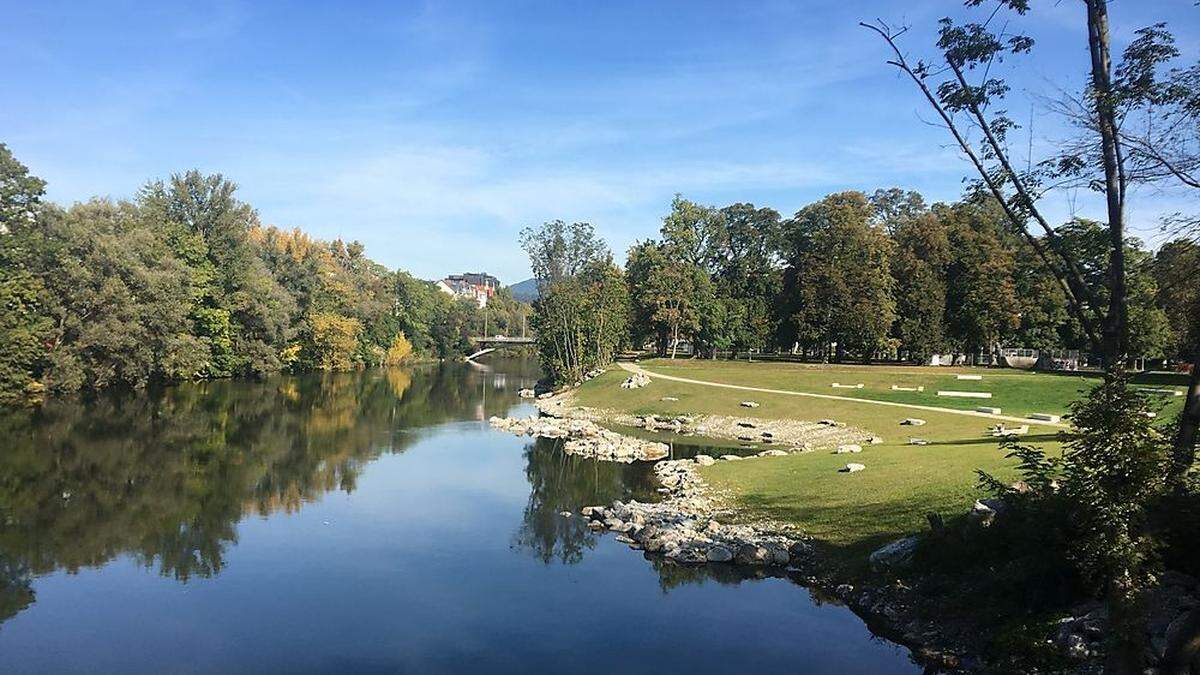 Die Augartenbucht wirkt schon fertig, im November werden noch Bäume gepflanzt