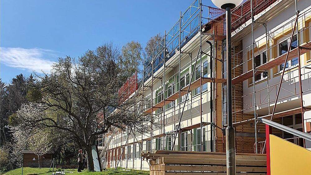 Das ehemalige Schulgebäude Pongrazen im Grafendorfer Ortsteil Stambach soll die Privatschule beherbergen