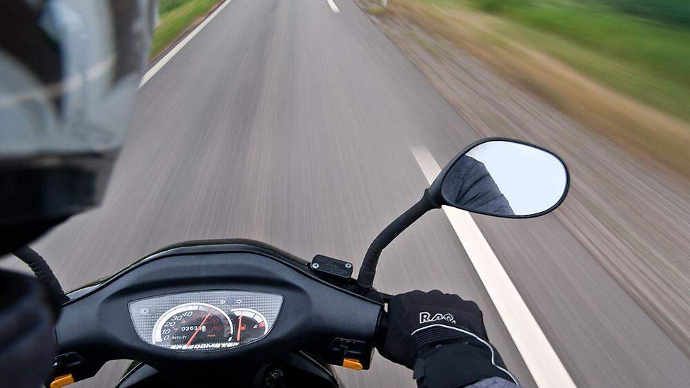 Der Mopedfahrer erlitt Verletzungen unbestimmten Grades