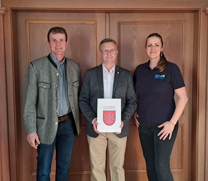 Bürgermeister Manfred Straßegger (ÖVP, Mitte) mit Vizebürgermeisterin Silvia Gölles (FPÖ) und Johann Baumegger (ÖVP)