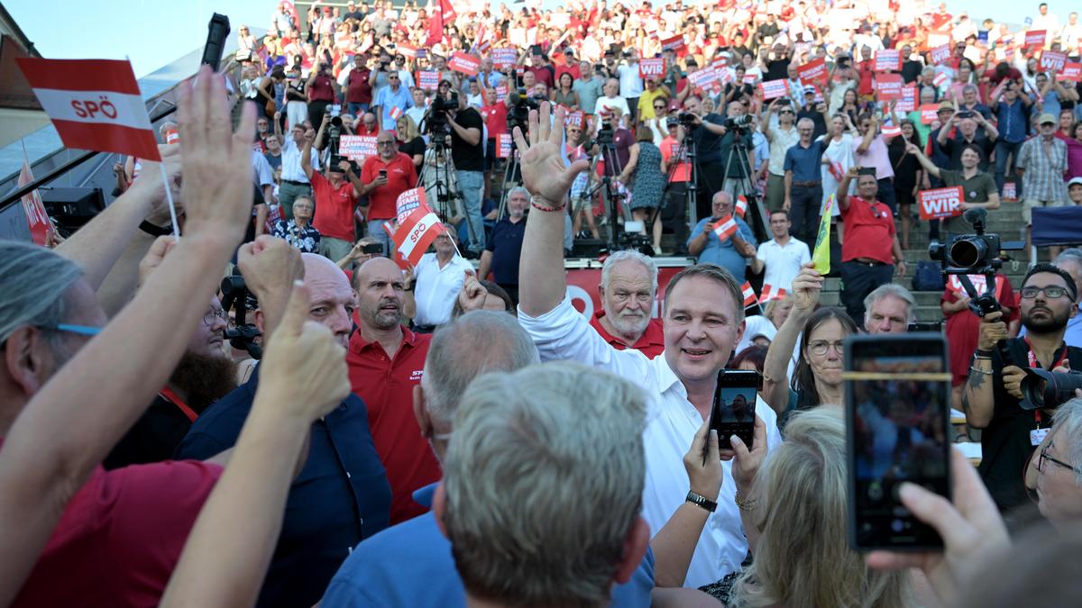 Bundesparteichef Andreas Babler beim Wahlkampfauftakt der SPÖ in Linz