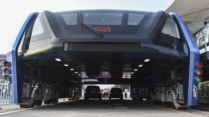 Jungfernfahrt des Transit Elevated Bus in Qinhuangdao