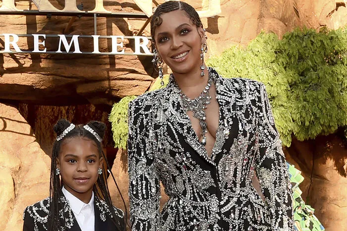 Gemeinsam mit ihrer neunjährigen Tochter Blue Ivy bekam die 39-Jährige Beyoncé für "Brown Skin Girl" den Award für das "Beste Musikvideo" - Beyoncé bekam an diesem Abend noch zwei weitere Preise.