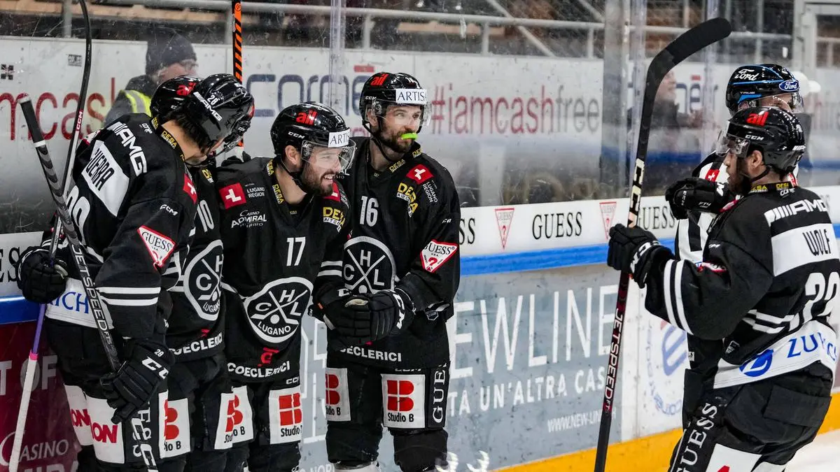 Österreichs Lugano-Exports Raphael Herburger (16) und Bernd Wolf (32)