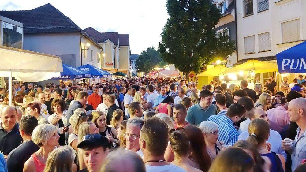 Tausende Besucher kommen beim Altstadtfest in die Weizer Innenstadt