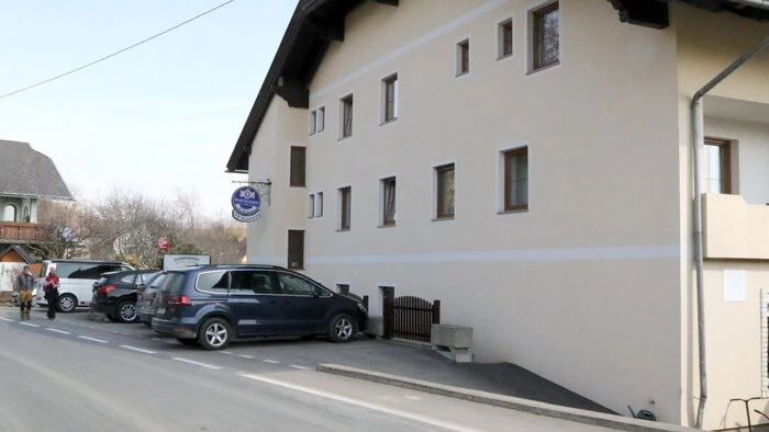 Der Gasthof „Sonnwirt“ in Waggendorf hoch über dem Glantal lud am Wochenende zum Birkenstock-Schießen.  