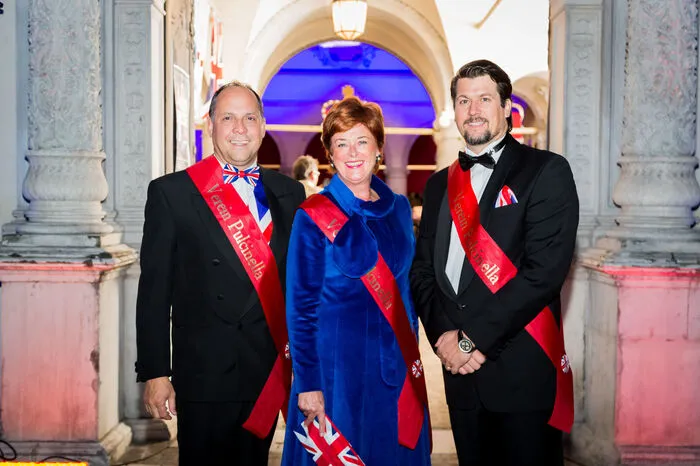 Andreas Nestler, Ina Lerchbaumer und Christoph Kulterer empfingen die Ballbesucher.