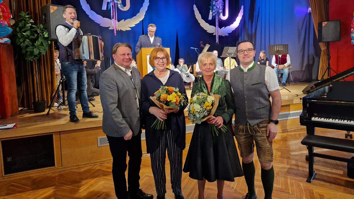 Elfriede Graf (70) und Elfriede Greier (71) feierten am 70er-Ball Geburtstag