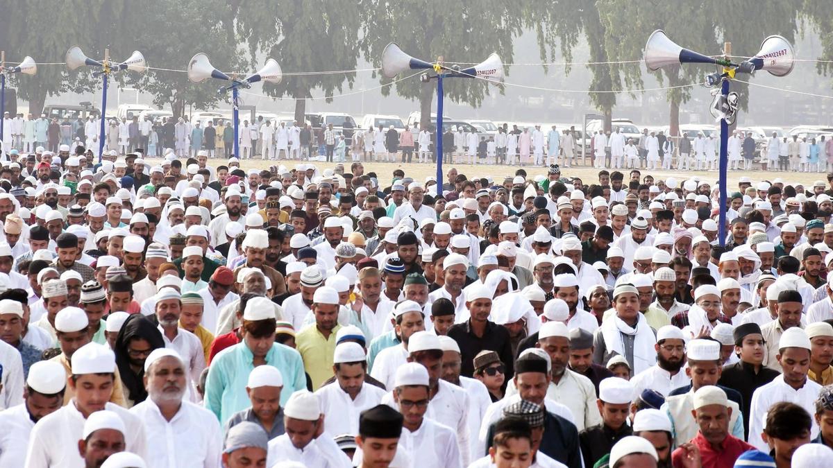 Bei einem Hindu-Fest hat es eine Massen-Panik mit 100 Toten gegeben