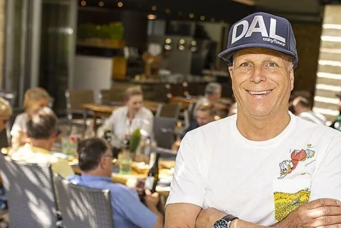 Mitarbeiter- und Fachkräftemangel führen zu Stellenausschreibungen mit Top-Gehältern. Im Restaurant Francobollo in St. Jakob im Rosental bietet Chef Stefan Rauter seiner künftigen Barkraft 3200 Euro netto. Hier geht es zum Artikel: https://www.kleinezeitung.at/kaernten/villach/6135504/Francobollo-in-St-Jakob_Bekannter-Gastronom-bietet-neuem-Barkeeper
