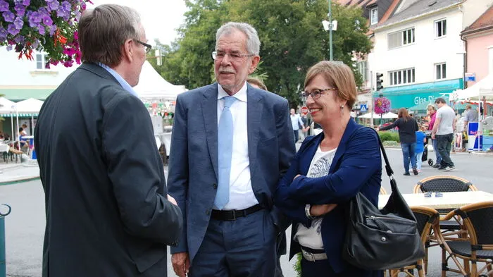 Gemeinsam mit Gattin Doris Schmidauer stattete Präsidentschaftskandidat Alexander Van der Bellen Voitsberg einen Kurzbesuch ab.