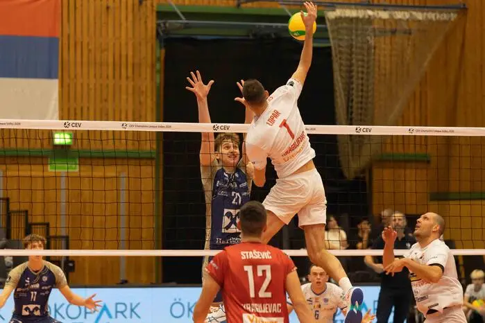 Die Hartberger zeigten großen Kampfgeist, starke Teamleistung und sorgten mit spektakulären Ballwechseln für tolle Stimmung in der Halle. Trotz zwischenzeitlicher Führung und mitreißender Phasen musste sich das Heimteam am Ende äußerst knapp mit 2:3 geschlagen geben. 