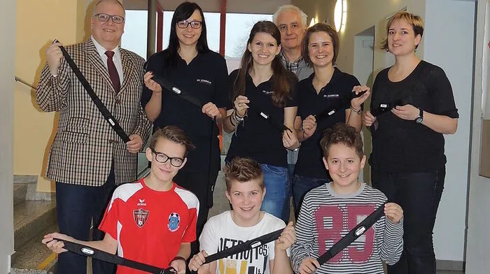 Direktor Bernhard Kellermeier, Christina Hochstrasser, Anna Buchgraber, Peter Sereinigg, Bianca Haberl, Roswitha Theisl sowie die Schüler Sebastian Kuresch, Sebastian Gutmann und Florian Ranftl