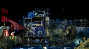 Imposante Bühne für den „Fliegenden Holländer“