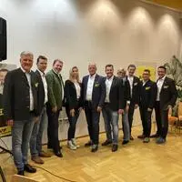 Das Team der ÖVP Kapfenberg: Von Harald Frager (ganz links, Listenplatz 5) bis zu Markus Dirschlmayr (ganz rechts, Listenplatz  8)