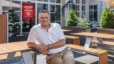 Walter Jarz macht Gastgarten rauchfrei