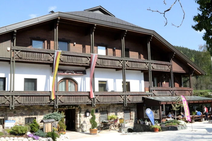 Start und Ziel war "Müllers Eventhof" in der Meiseldinger Straße in Kraig. 