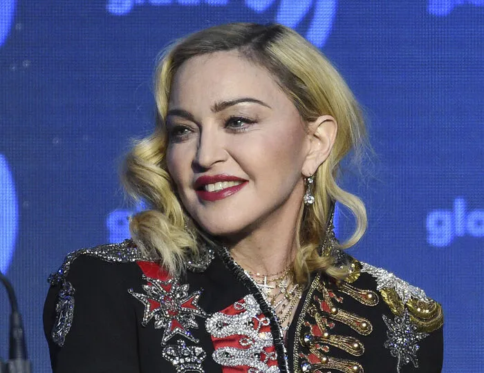 Madonna Louise Ciccone, die "Queen of Pop", ist eine Ikone, die die Musikindustrie über Jahrzehnte hinweg geprägt hat.