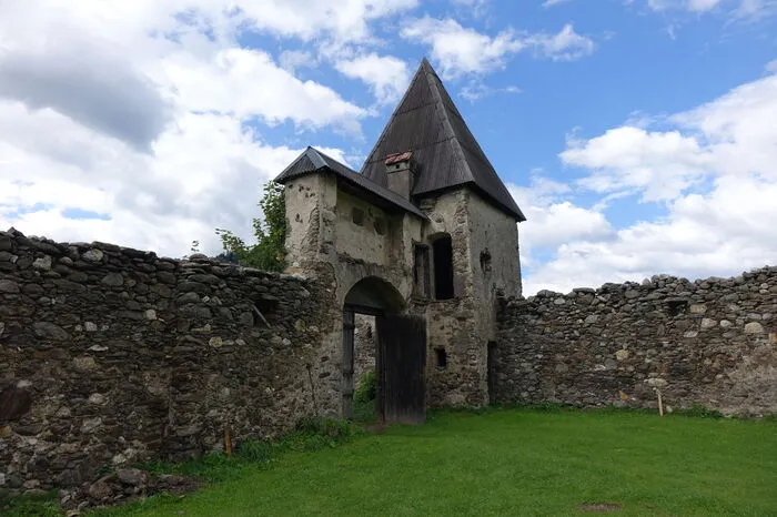 An der Ringmauer werden ebenfalls Maßnahmen vorgenommen.