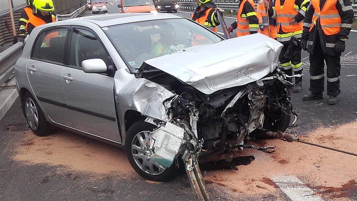 An dem Kleinwagen, der nahe Trieben ins Schleudern kam, entstand erheblicher Sachschaden