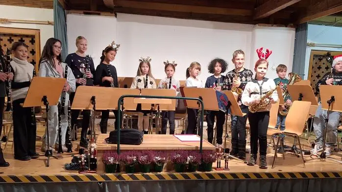 Im festlich dekorierten Oberweger Stadl präsentierte die AMV-Stadtkapelle Judenburg ihr traditionelles Weihnachtskonzert.
