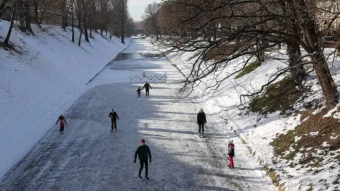 Der Lendkanal ist bis zum Rizzisteg zum Eislaufen freigegeben.