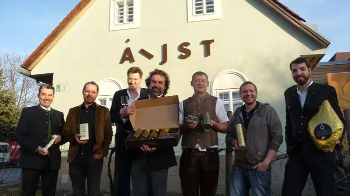Alfred Flucher und Volkmar Pötsch haben eingeladen. Erich Brand, Wolfgang Thomann, Bernhard Pommer, Franz Josef Kollar und Jo Tiner sind dem Ruf des "Steirischen Goldes" gefolgt.