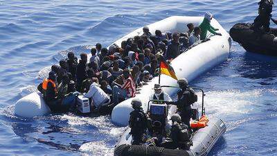 Schlepper schicken die Flüchtlinge meist alleine über das Mittelmeer