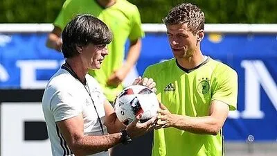 Löw mit Müller