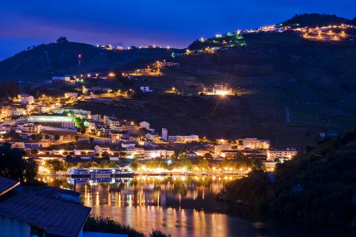 Pinhão ist ein winziges Dorf am Douro. Es ist berühmtfür das Landgut Quinta do Bomfim und seinen Bahnhofmit vielen Azulejo-Bildern (bemalte Fliesen).