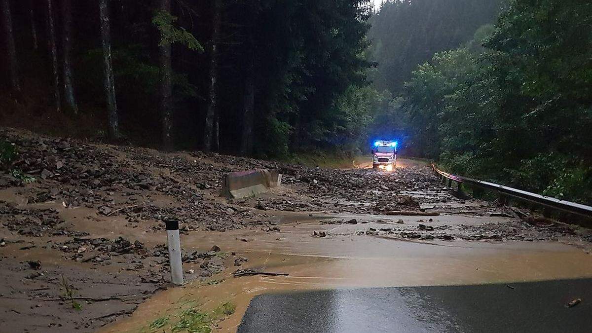 Die Landesstraße über das Klippitzthörl wurde verschüttet