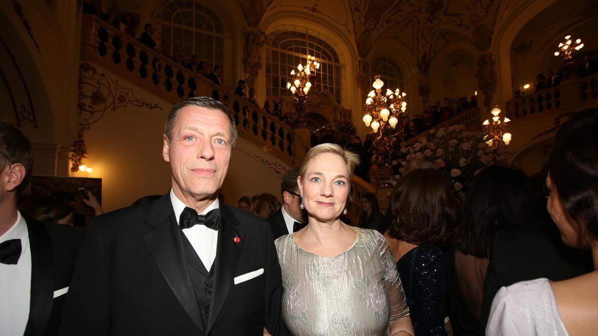 Witwe rechnet mit Gegnern ab | Christian Pilnacek und Caroline List auf der Opernredoute 2019