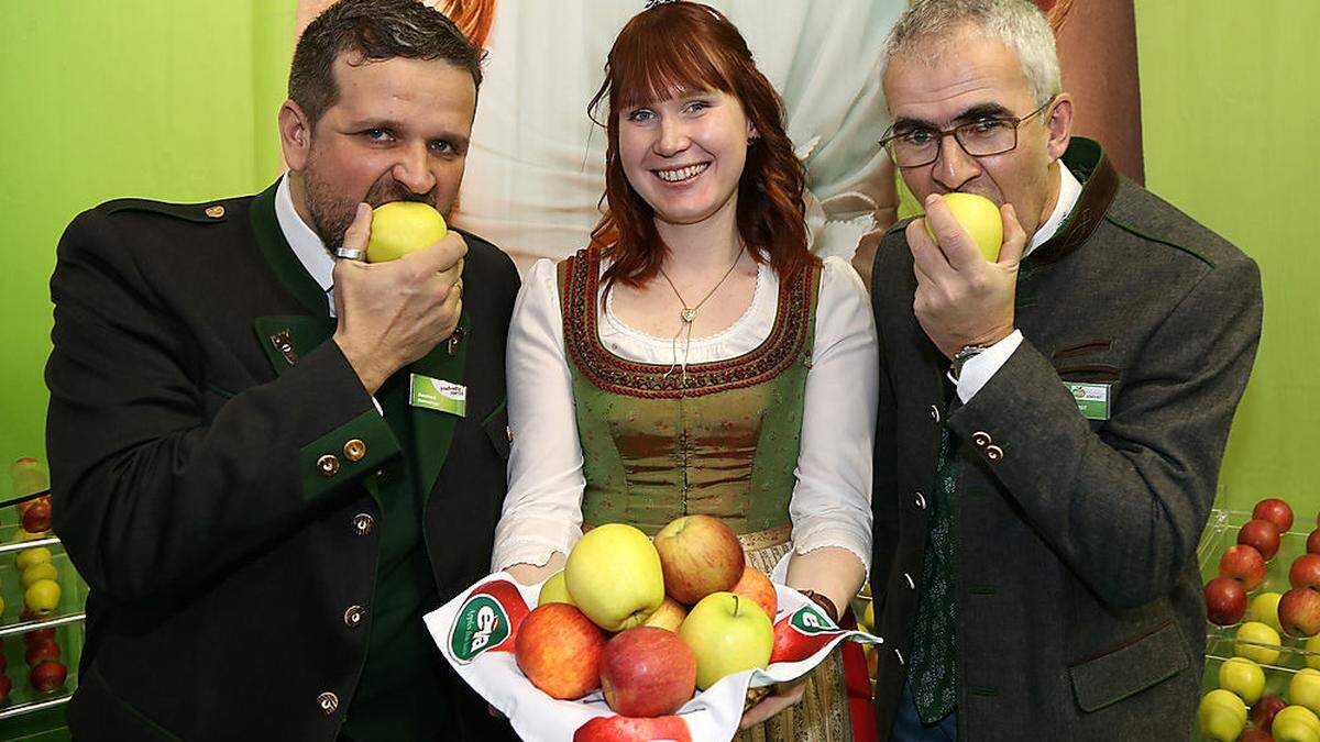 Bernhard Ramminger (Opst) und Manfred Kohlfürst (Eos) mit Apfelkönigin Magdalena I. in Berlin