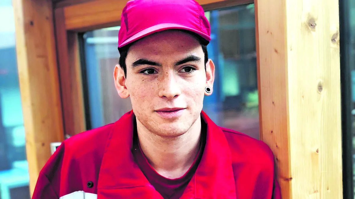 Lebt seinen beruflichen Traum: Joel Tiefenbacher wollte schon immer mit Holz arbeiten	