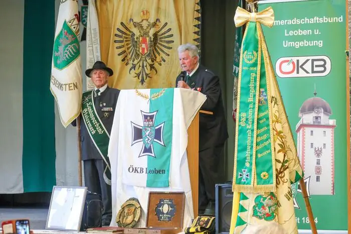 „In unserer schnelllebigen Zeit wird immer wieder gefragt, was denn der Kameradschaftsbund heute noch zu bieten hätte. Hierzu muss man eindeutig festhalten: Es gibt Werte, die immer Bestand haben und weiterbestehen werden. Und diese Werte vertritt der Kameradschaftsbund“, betont Heinz Lausecker, Leobener Ehrenstadt- und Ehrenbezirksobmann des ÖKB.