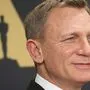 James Bod überreicht die Oscars