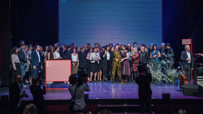 Familienaufstellung der Preisträger am Ende der Gala im Grazer Orpheum. Die 20. Grazer Diagonale ist Geschichte